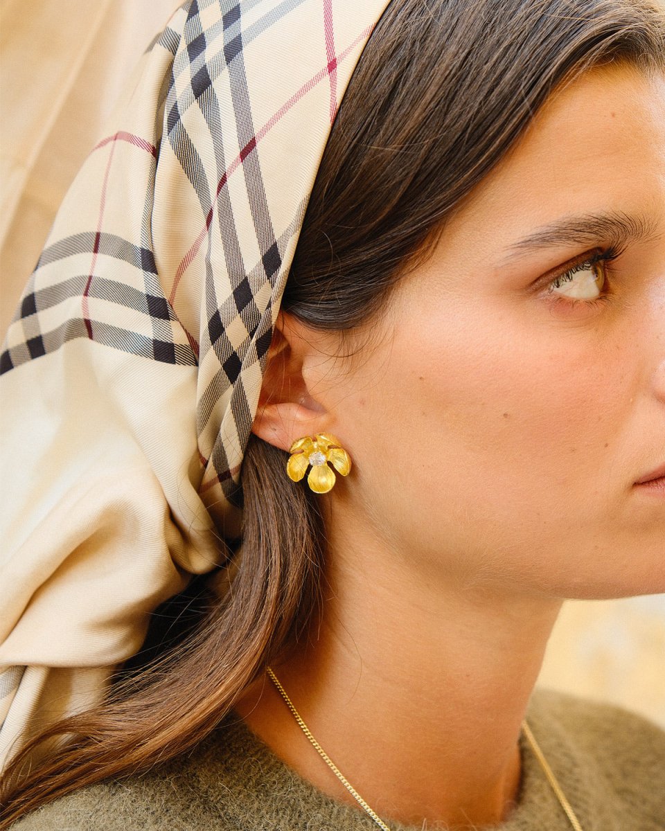 Brincos Simples Bloom - Brincos Our Sins