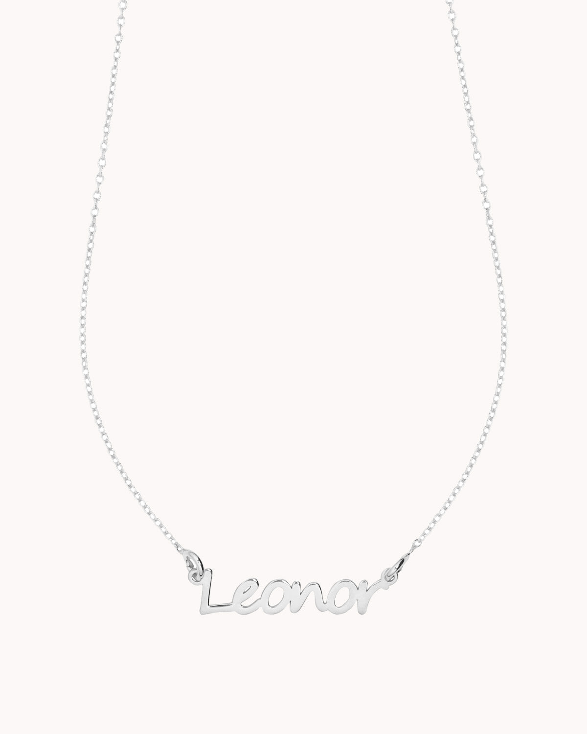 Colar com nome preso por duas argolas prateado leonor - Colares - OUR SINS