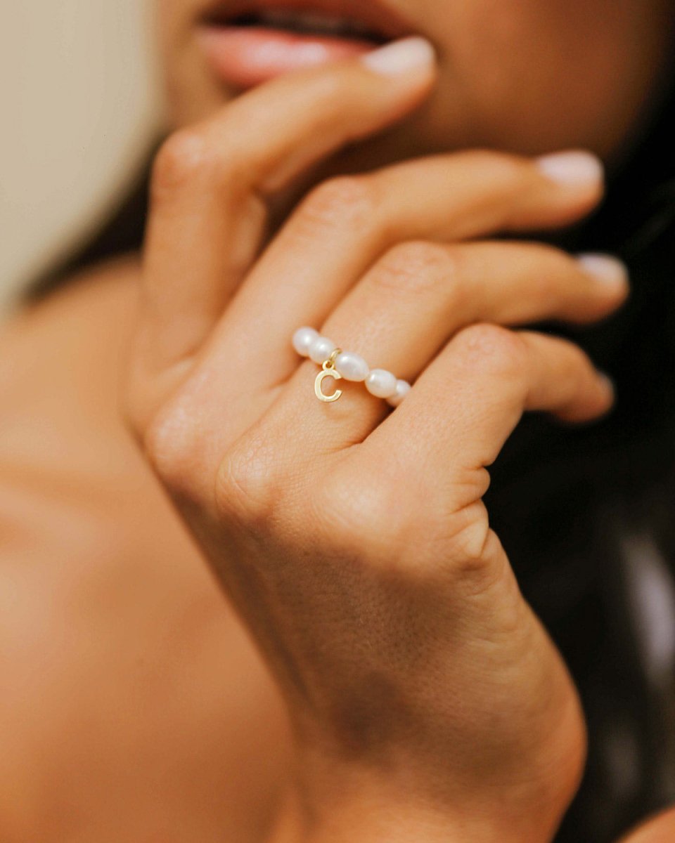 Anel com pérolas e letra - Anéis Our Sins