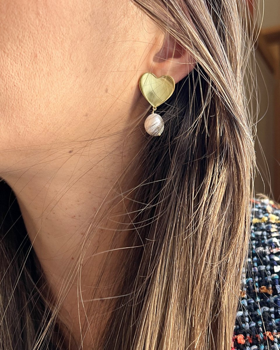 Brincos coração mais pérola - Brincos Our Sins
