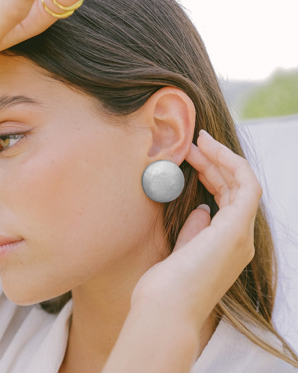 Brincos Vintage Redondos com Textura - Brincos Our Sins