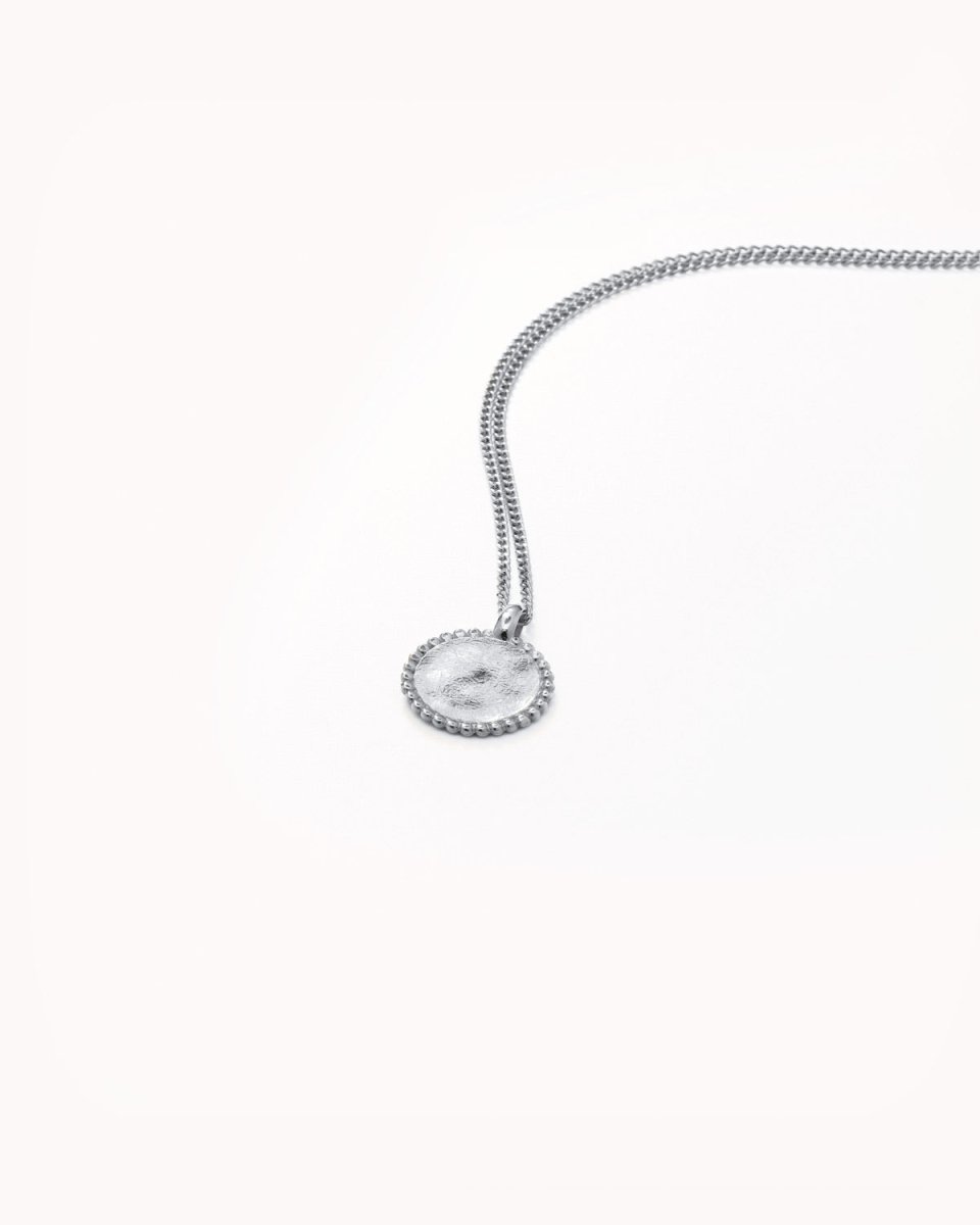 Colar com medalha redonda com bolinhas - Colares Our Sins