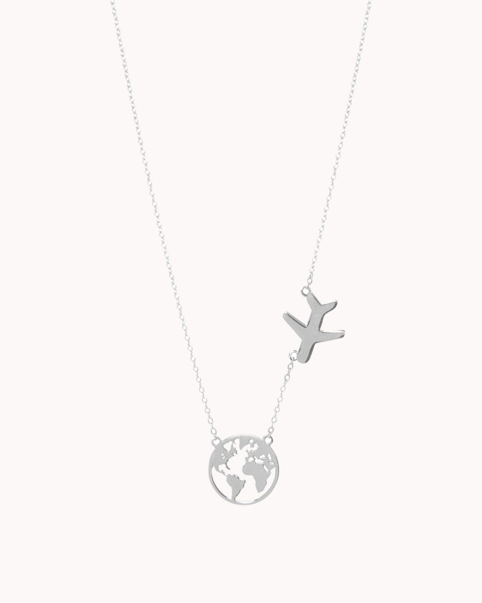 Colar com um globo e um avião - Colares Our Sins