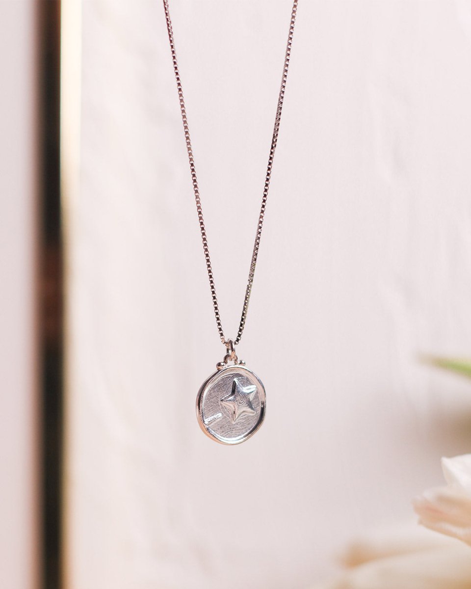 Colar 'ela é da luz' - Colares Our Sins