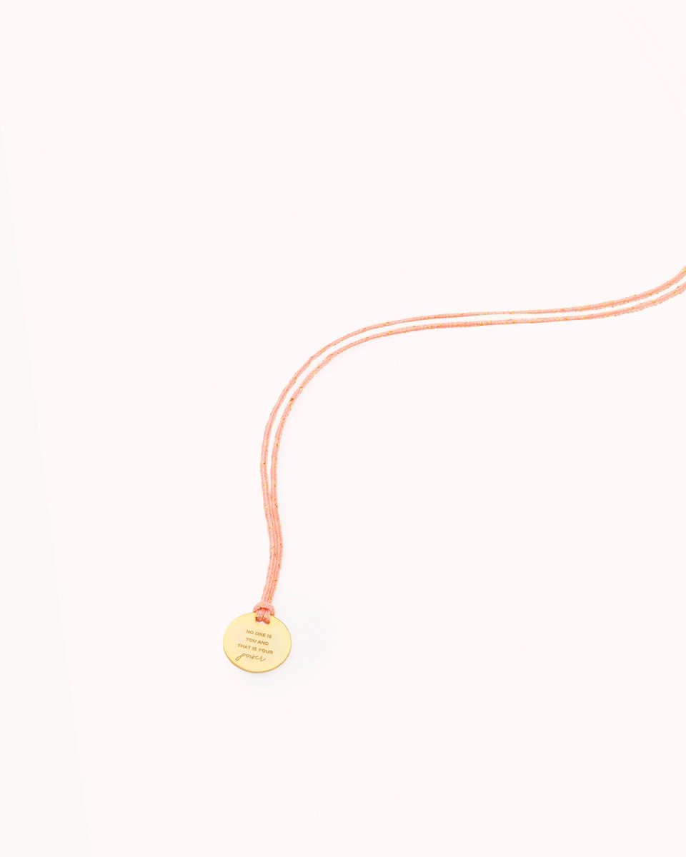 Colar Fio Rosa Com Medalha Super Power - Colares Our Sins