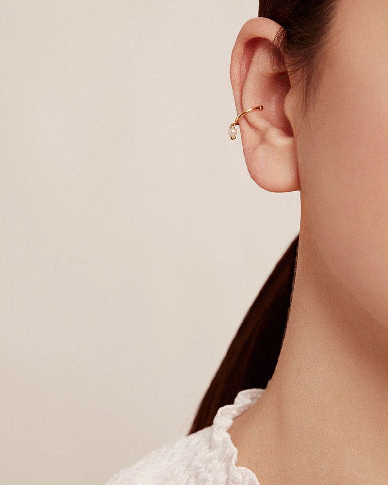Ear Cuff simples com duas pérolas caídas - Earcuff Our Sins